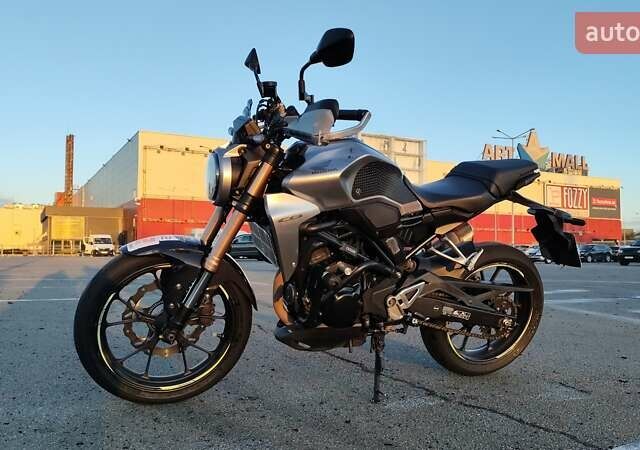 Серый Хонда CB 300R, объемом двигателя 0.29 л и пробегом 41 тыс. км за 5000 $, фото 1 на Automoto.ua