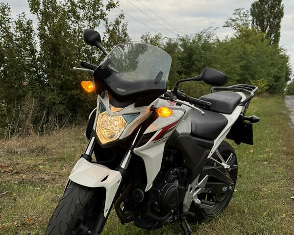 Белый Хонда CB 400F, объемом двигателя 0.4 л и пробегом 15 тыс. км за 4600 $, фото 1 на Automoto.ua