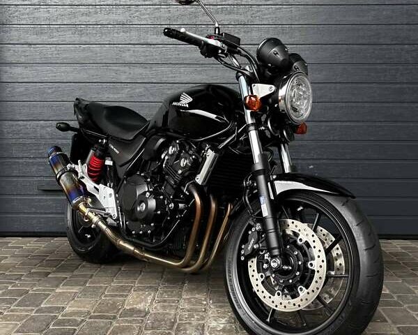 Черный Хонда CB 400SF, объемом двигателя 0.4 л и пробегом 12 тыс. км за 7500 $, фото 1 на Automoto.ua