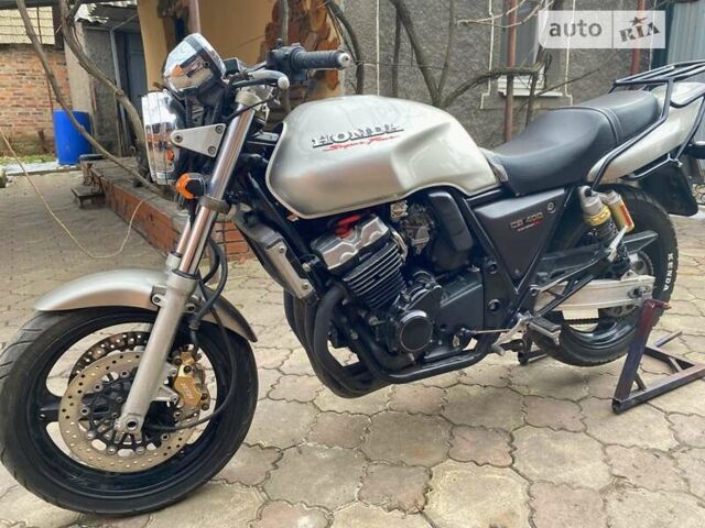 Серый Хонда CB 400SF, объемом двигателя 0.4 л и пробегом 53 тыс. км за 3200 $, фото 1 на Automoto.ua