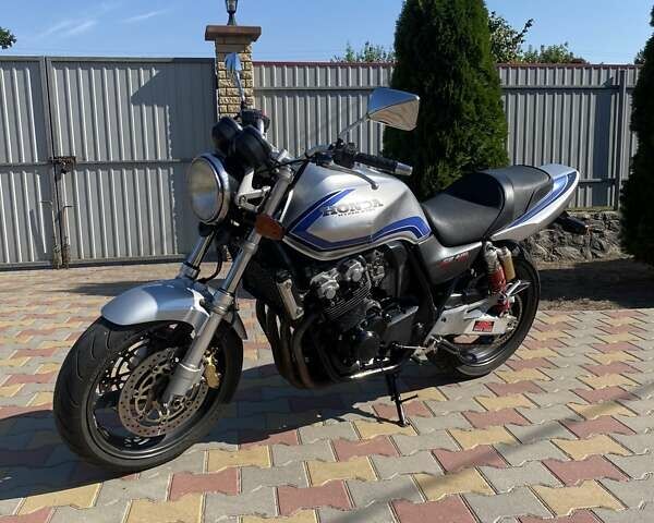Серый Хонда CB 400SF, объемом двигателя 0.4 л и пробегом 72 тыс. км за 3200 $, фото 1 на Automoto.ua