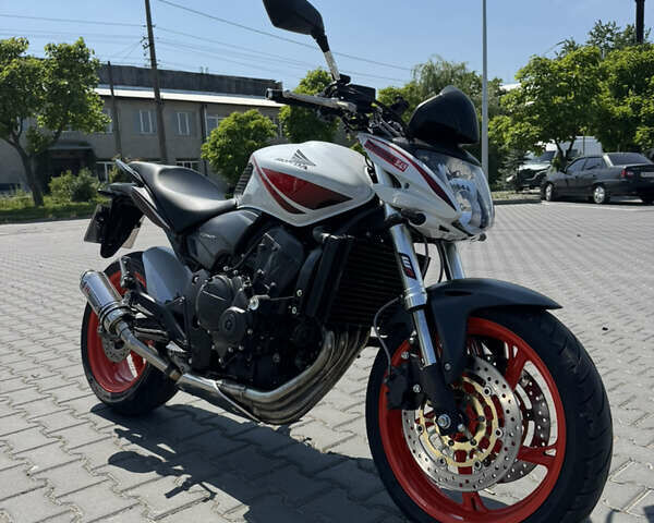 Білий Хонда CB 600F Hornet, об'ємом двигуна 0.6 л та пробігом 30 тис. км за 6300 $, фото 1 на Automoto.ua