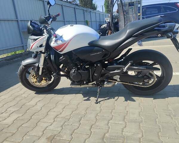 Белый Хонда CB 600F Hornet, объемом двигателя 0.6 л и пробегом 29 тыс. км за 6000 $, фото 1 на Automoto.ua