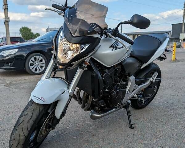 Білий Хонда CB 600F Hornet, об'ємом двигуна 0 л та пробігом 26 тис. км за 6399 $, фото 1 на Automoto.ua