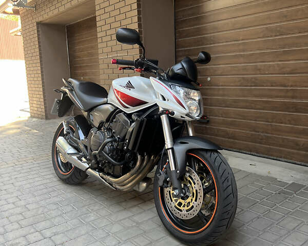 Белый Хонда CB 600F Hornet, объемом двигателя 0.6 л и пробегом 33 тыс. км за 5800 $, фото 1 на Automoto.ua