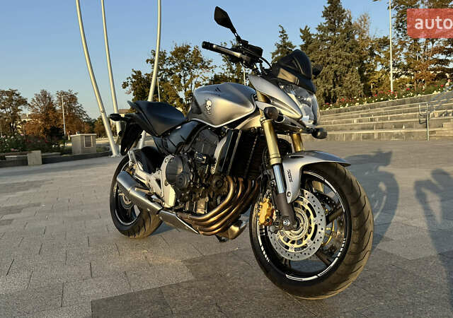 Серый Хонда CB 600F Hornet, объемом двигателя 0.6 л и пробегом 28 тыс. км за 6200 $, фото 1 на Automoto.ua