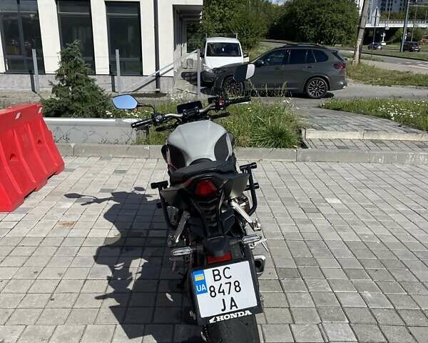 Серый Хонда CB 650R, объемом двигателя 0.65 л и пробегом 9 тыс. км за 9500 $, фото 1 на Automoto.ua