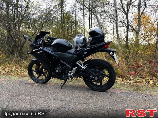 Хонда CBR 250, объемом двигателя 0.3 л и пробегом 25 тыс. км за 2000 $, фото 1 на Automoto.ua