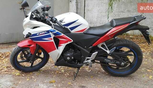 Білий Хонда CBR 250R, об'ємом двигуна 0.25 л та пробігом 3 тис. км за 3000 $, фото 1 на Automoto.ua