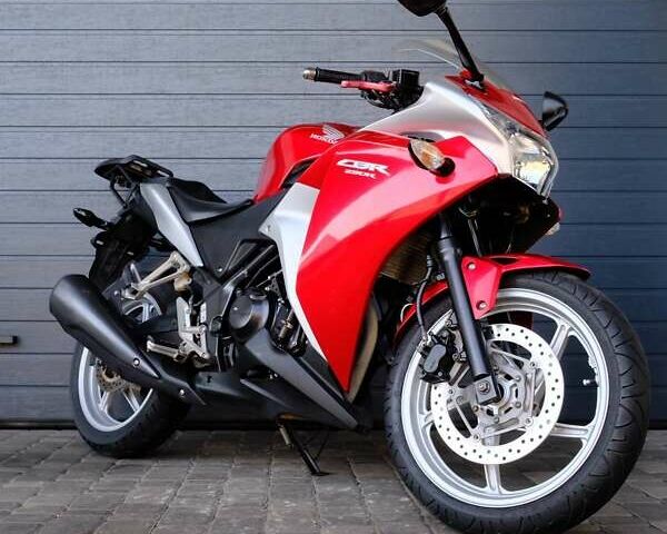 Красный Хонда CBR 250R, объемом двигателя 0.25 л и пробегом 37 тыс. км за 2700 $, фото 1 на Automoto.ua