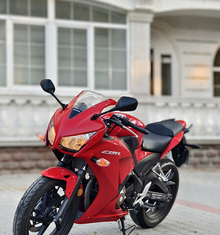 Красный Хонда CBR 300R, объемом двигателя 0.3 л и пробегом 10 тыс. км за 3400 $, фото 1 на Automoto.ua