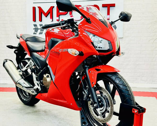 Красный Хонда CBR 300R, объемом двигателя 0.3 л и пробегом 10 тыс. км за 3300 $, фото 1 на Automoto.ua
