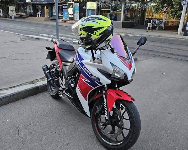 Белый Хонда CBR 400R, объемом двигателя 0.4 л и пробегом 56 тыс. км за 3900 $, фото 1 на Automoto.ua