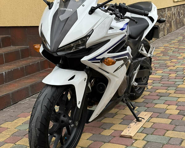 Білий Хонда CBR 400R, об'ємом двигуна 0.4 л та пробігом 31 тис. км за 5500 $, фото 1 на Automoto.ua