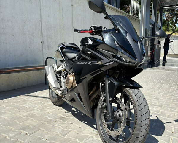 Черный Хонда CBR 400R, объемом двигателя 0.4 л и пробегом 38 тыс. км за 4900 $, фото 1 на Automoto.ua