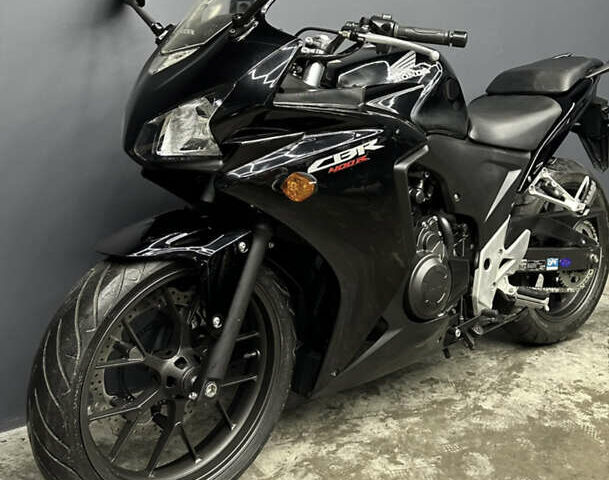 Черный Хонда CBR 400R, объемом двигателя 0.4 л и пробегом 30 тыс. км за 4300 $, фото 1 на Automoto.ua