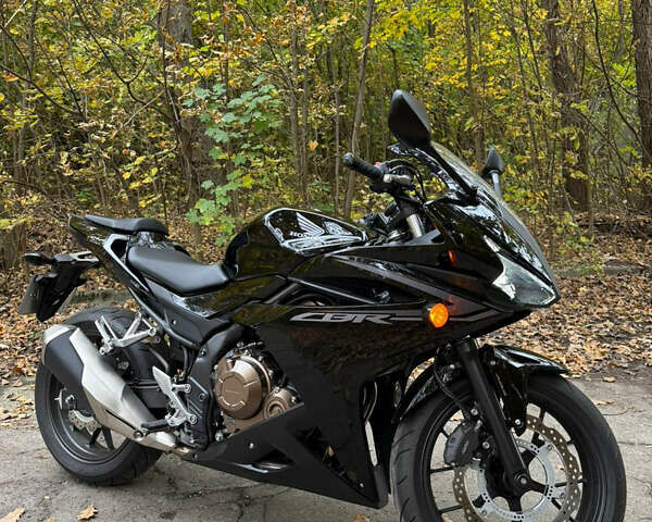 Черный Хонда CBR 400R, объемом двигателя 0.4 л и пробегом 8 тыс. км за 5600 $, фото 1 на Automoto.ua