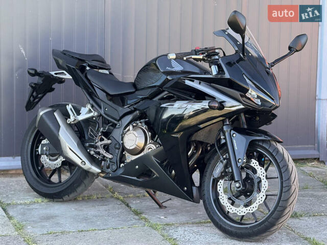 Черный Хонда CBR 400R, объемом двигателя 0.4 л и пробегом 35 тыс. км за 5000 $, фото 1 на Automoto.ua