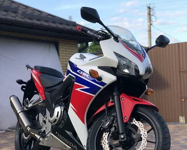 Красный Хонда CBR 400R, объемом двигателя 0 л и пробегом 25 тыс. км за 3950 $, фото 1 на Automoto.ua