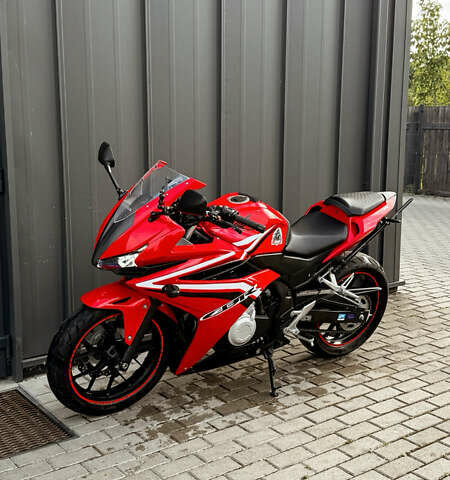 Красный Хонда CBR 400R, объемом двигателя 0.4 л и пробегом 7 тыс. км за 5300 $, фото 1 на Automoto.ua