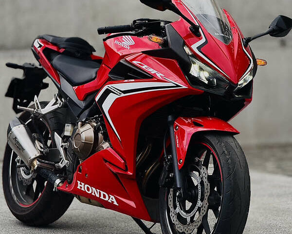 Красный Хонда CBR 400R, объемом двигателя 0.4 л и пробегом 28 тыс. км за 6000 $, фото 1 на Automoto.ua