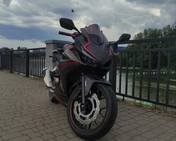 Серый Хонда CBR 400R, объемом двигателя 0.4 л и пробегом 16 тыс. км за 5800 $, фото 1 на Automoto.ua