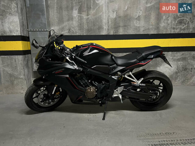 Чорний Хонда CBR 650R, об'ємом двигуна 0.65 л та пробігом 7 тис. км за 8500 $, фото 1 на Automoto.ua