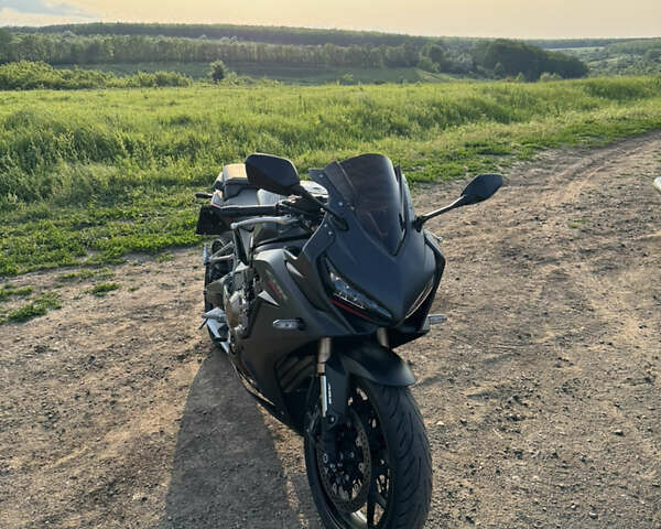 Черный Хонда CBR 650R, объемом двигателя 0.65 л и пробегом 24 тыс. км за 8700 $, фото 1 на Automoto.ua