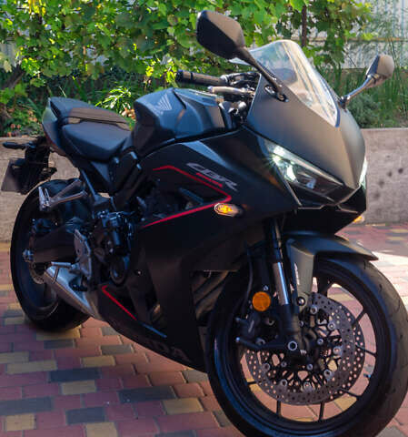 Черный Хонда CBR 650R, объемом двигателя 0.65 л и пробегом 14 тыс. км за 9900 $, фото 1 на Automoto.ua