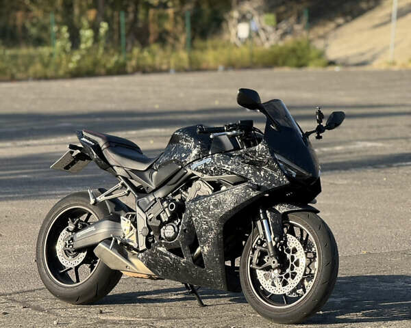 Черный Хонда CBR 650R, объемом двигателя 0.65 л и пробегом 14 тыс. км за 9800 $, фото 1 на Automoto.ua