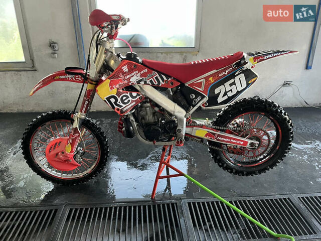 Красный Хонда CR 250R, объемом двигателя 0.25 л и пробегом 1 тыс. км за 3000 $, фото 1 на Automoto.ua