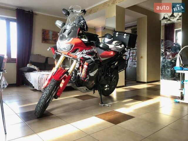 Красный Хонда CRF 1000L Africa Twin, объемом двигателя 1 л и пробегом 44 тыс. км за 11800 $, фото 1 на Automoto.ua