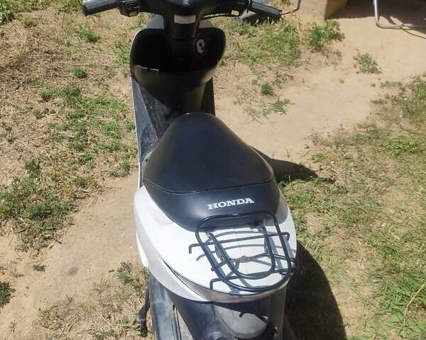 Белый Хонда Dio AF-68, объемом двигателя 0 л и пробегом 4 тыс. км за 350 $, фото 1 на Automoto.ua