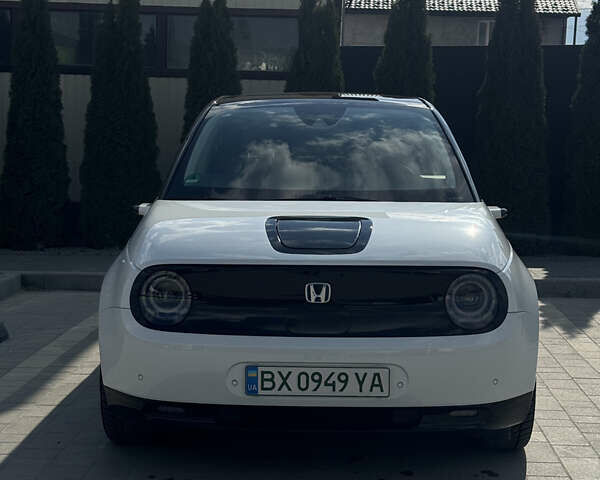 Белый Хонда e, объемом двигателя 0 л и пробегом 32 тыс. км за 18000 $, фото 1 на Automoto.ua