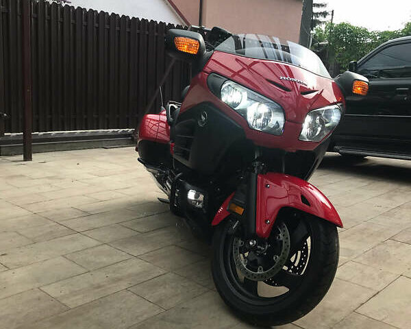 Красный Хонда Gold Wing F6B, объемом двигателя 1.8 л и пробегом 40 тыс. км за 11000 $, фото 1 на Automoto.ua