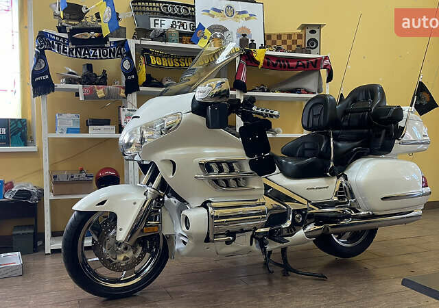 Белый Хонда Gold Wing GL 1800, объемом двигателя 0 л и пробегом 1 тыс. км за 12500 $, фото 1 на Automoto.ua