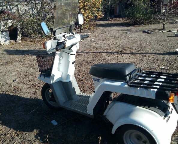 Белый Хонда Gyro X, объемом двигателя 0.05 л и пробегом 62 тыс. км за 460 $, фото 1 на Automoto.ua