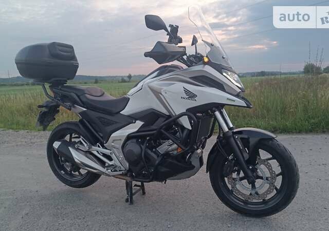 Білий Хонда NC 750X, об'ємом двигуна 0.75 л та пробігом 9 тис. км за 11395 $, фото 1 на Automoto.ua