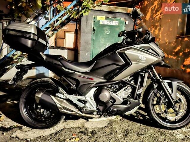 Черный Хонда NC 750X, объемом двигателя 0.75 л и пробегом 12 тыс. км за 9300 $, фото 1 на Automoto.ua