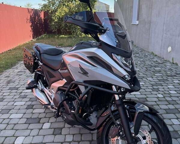 Серый Хонда NC 750X, объемом двигателя 0.74 л и пробегом 6 тыс. км за 11200 $, фото 1 на Automoto.ua