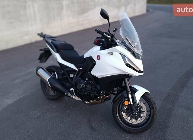 Белый Хонда NT 1100DP, объемом двигателя 1.1 л и пробегом 2 тыс. км за 17750 $, фото 1 на Automoto.ua