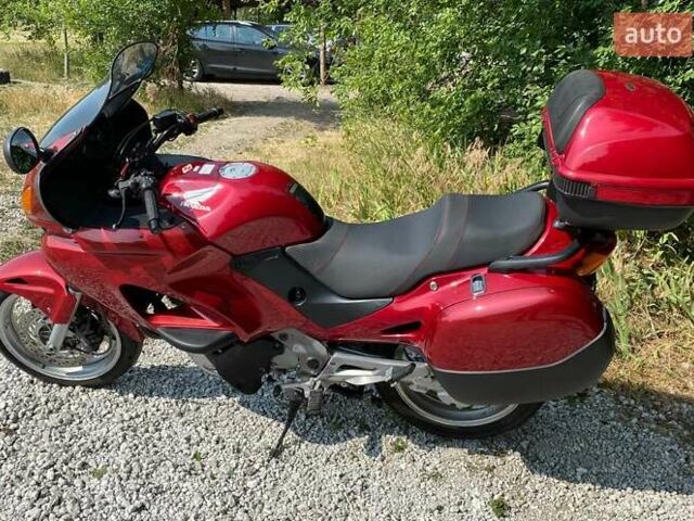 Красный Хонда NT 650V Deauville, объемом двигателя 0.65 л и пробегом 50 тыс. км за 3800 $, фото 1 на Automoto.ua