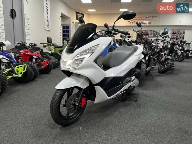 Белый Хонда PCX 150, объемом двигателя 0 л и пробегом 20 тыс. км за 2450 $, фото 1 на Automoto.ua
