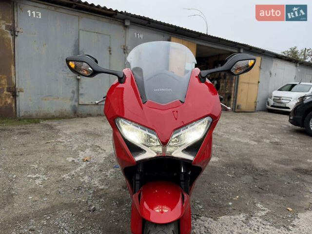 Хонда VFR 800F Interceptor 2015 у Києві на Automoto.ua Червоний Хонда VFR 800F Interceptor, об'ємом двигуна 0.8 л та пробігом 15 тис. км за 7900 $, фото 1 на Automoto.ua