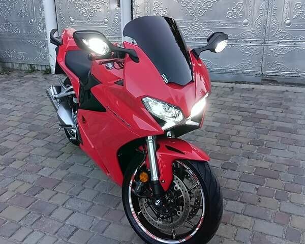 Красный Хонда VFR 800F Interceptor, объемом двигателя 0.8 л и пробегом 13 тыс. км за 13000 $, фото 1 на Automoto.ua