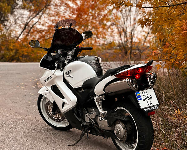 Хонда VFR 800F Interceptor, объемом двигателя 0 л и пробегом 34 тыс. км за 4400 $, фото 1 на Automoto.ua