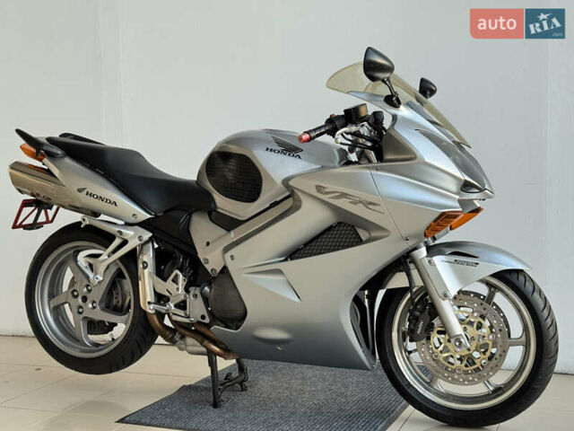 Хонда VFR 800F Interceptor, объемом двигателя 0.8 л и пробегом 60 тыс. км за 5500 $, фото 1 на Automoto.ua
