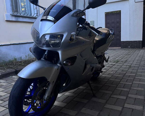 Сірий Хонда VFR 800F Interceptor, об'ємом двигуна 0.8 л та пробігом 74 тис. км за 3400 $, фото 1 на Automoto.ua