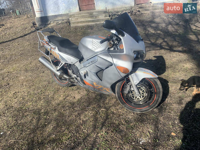 Серый Хонда VFR 800F Interceptor, объемом двигателя 0.8 л и пробегом 86 тыс. км за 3400 $, фото 1 на Automoto.ua