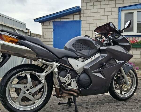 Серый Хонда VFR 800F Interceptor, объемом двигателя 0.8 л и пробегом 65 тыс. км за 4650 $, фото 1 на Automoto.ua